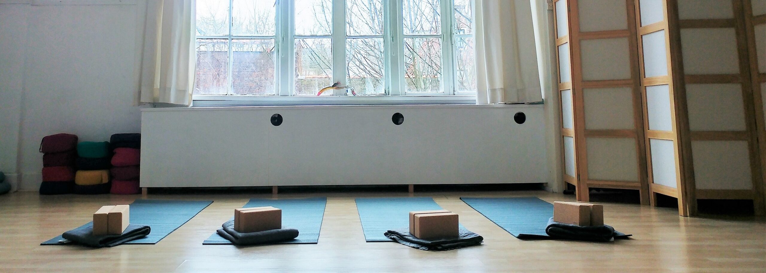 Yin Yoga Leiden matjes in de zaal